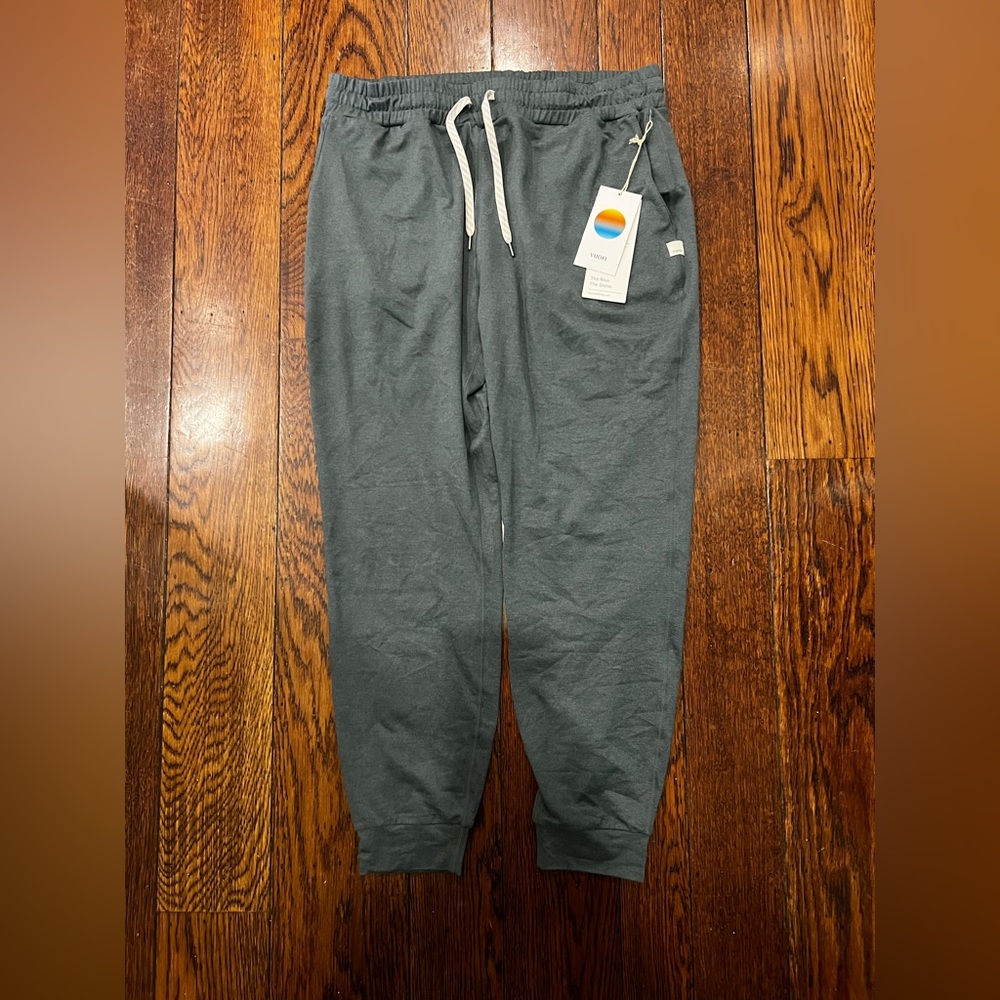 NWT Vuori women’s joggers green sz Large NWT